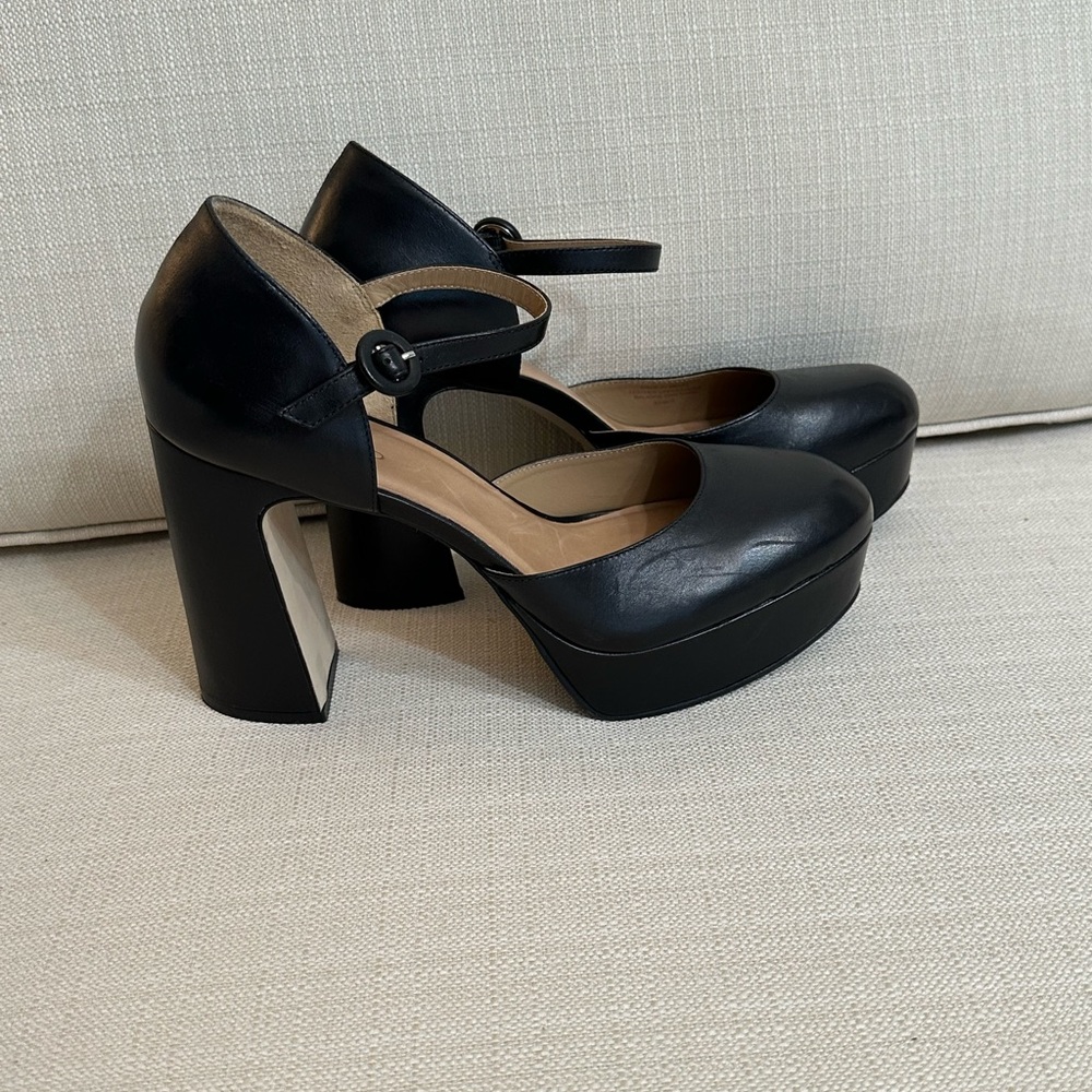 Bernardo Valencia Mary Jane Platform Pump NWOB $268‎